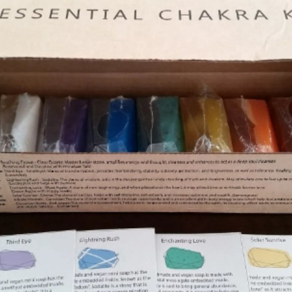 ESSENTIAL CHAKRA KIT (Crystal Soap Collection) - Picture 7 of 7